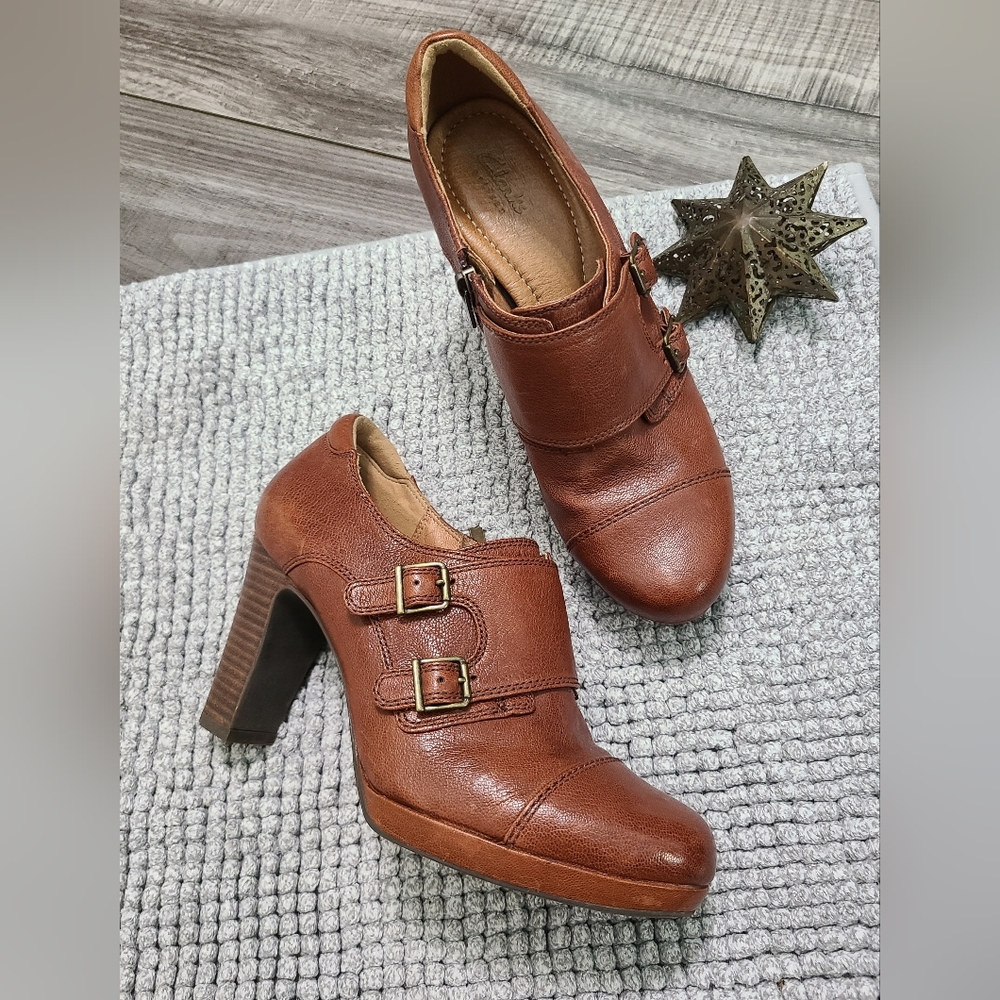 Clarks Artisan brown leather heels sz 9